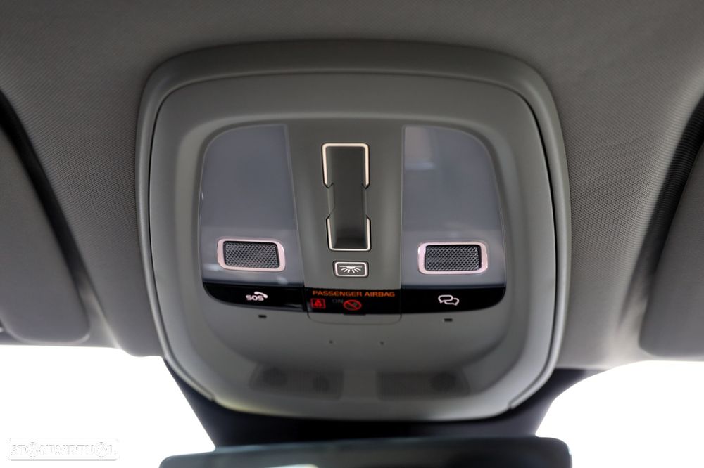 Volvo XC 60 2.0 T6 PHEV Plus Dark AWD - 28