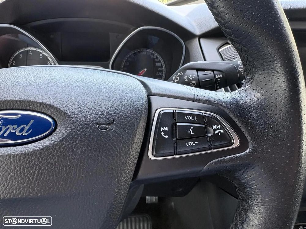 Ford Focus 2.0 EcoBoost ST c/ Pack Pele Desportiva - 40