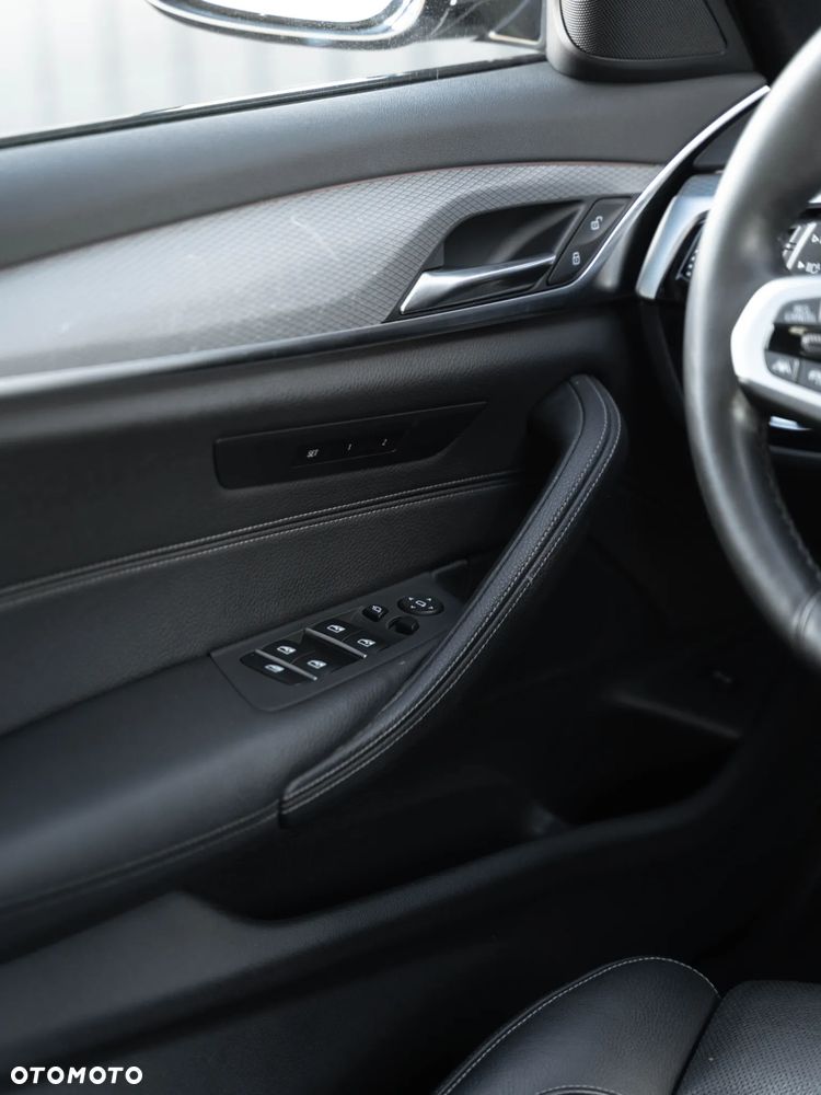 BMW Seria 5 530i xDrive M Sport sport - 23