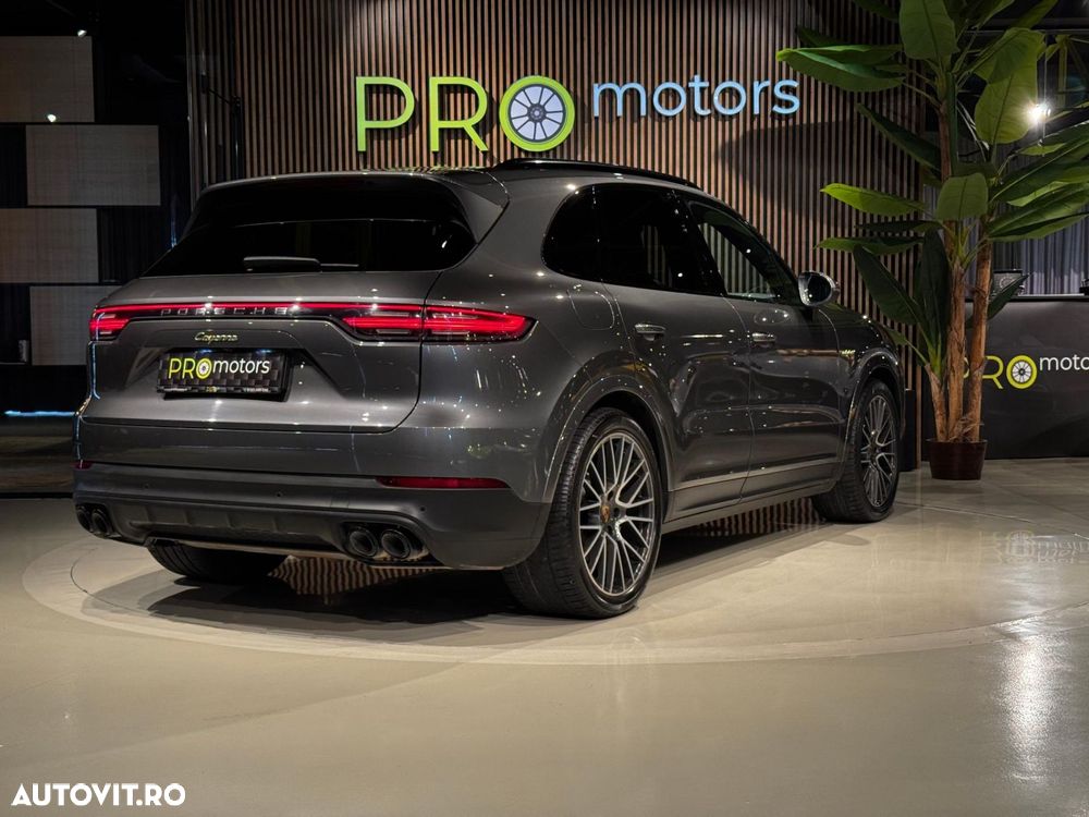 Porsche Cayenne - 5