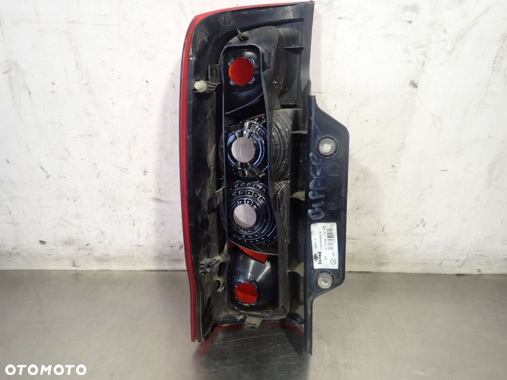 LAMPA PRAWA TYLNA PEUGEOT BIPPER 1.4 - 3