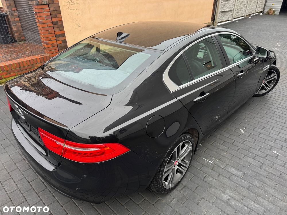 Jaguar XE 2.0 D Prestige - 10