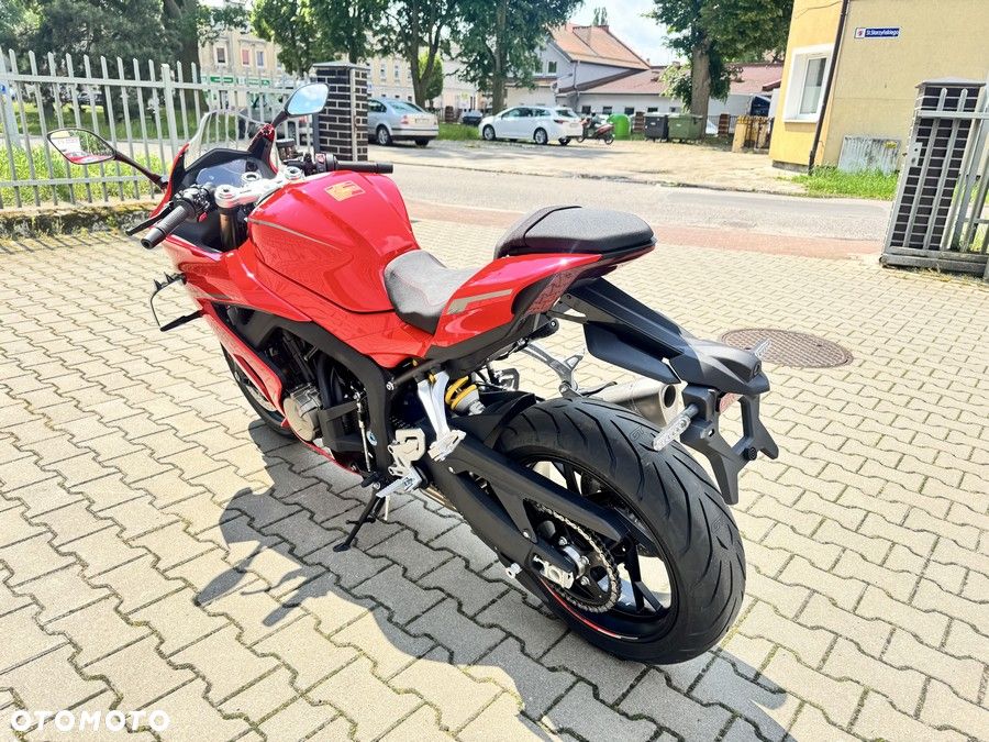 QJMOTOR SRK 800RR - 7