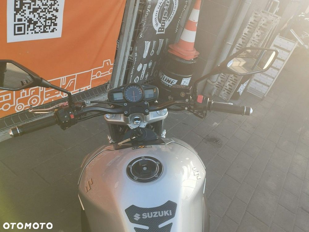 Suzuki GSR - 2