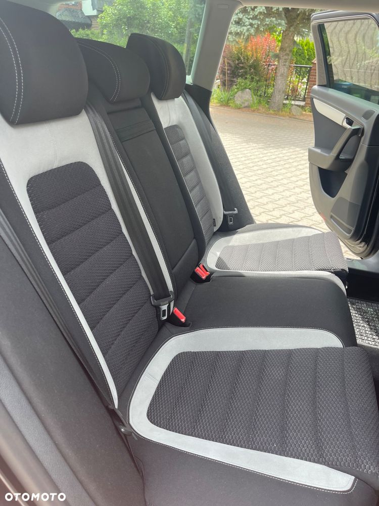 Volkswagen Passat - 16