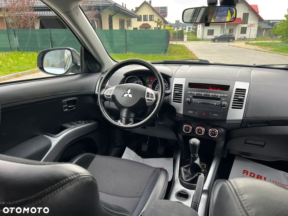 Mitsubishi Outlander 2.0 2WD Invite - 17