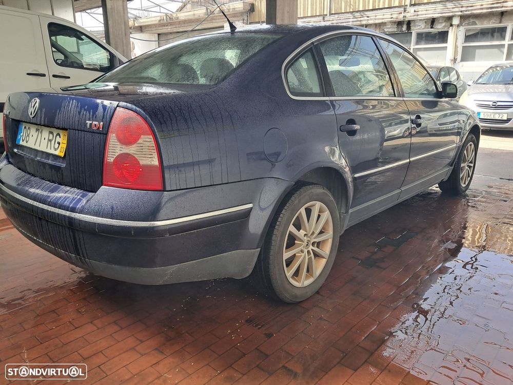 VW Passat 1.9 TDi Highline - 15
