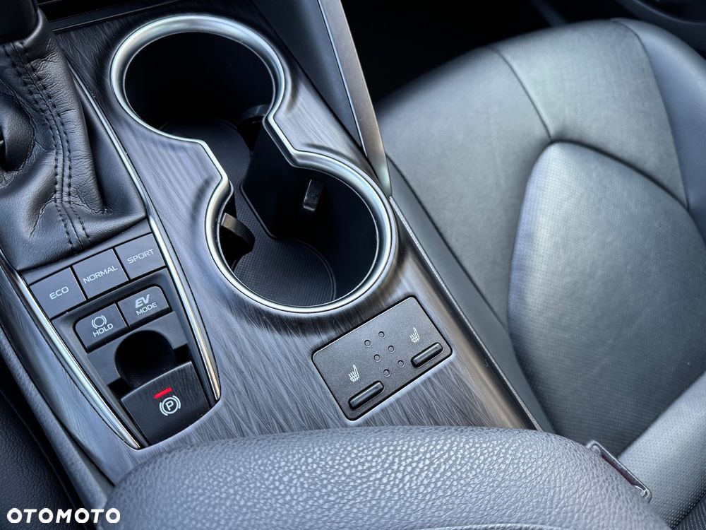 Toyota Camry 2.5 Hybrid Executive CVT - 23