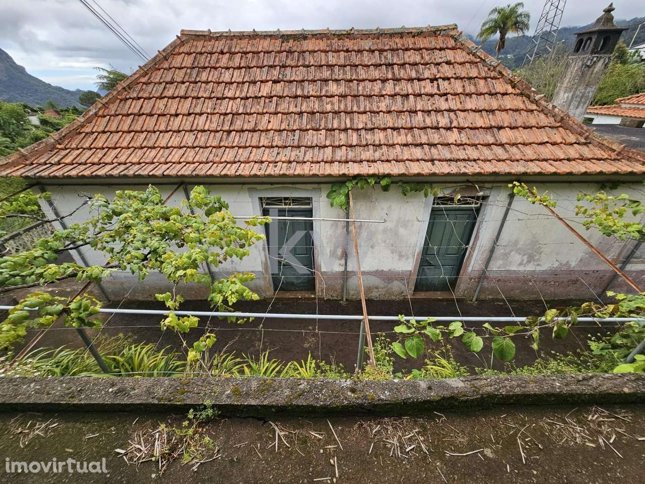 Moradia no Faial, inserida num terreno de 1400m2 - Grande imagem: 4/45