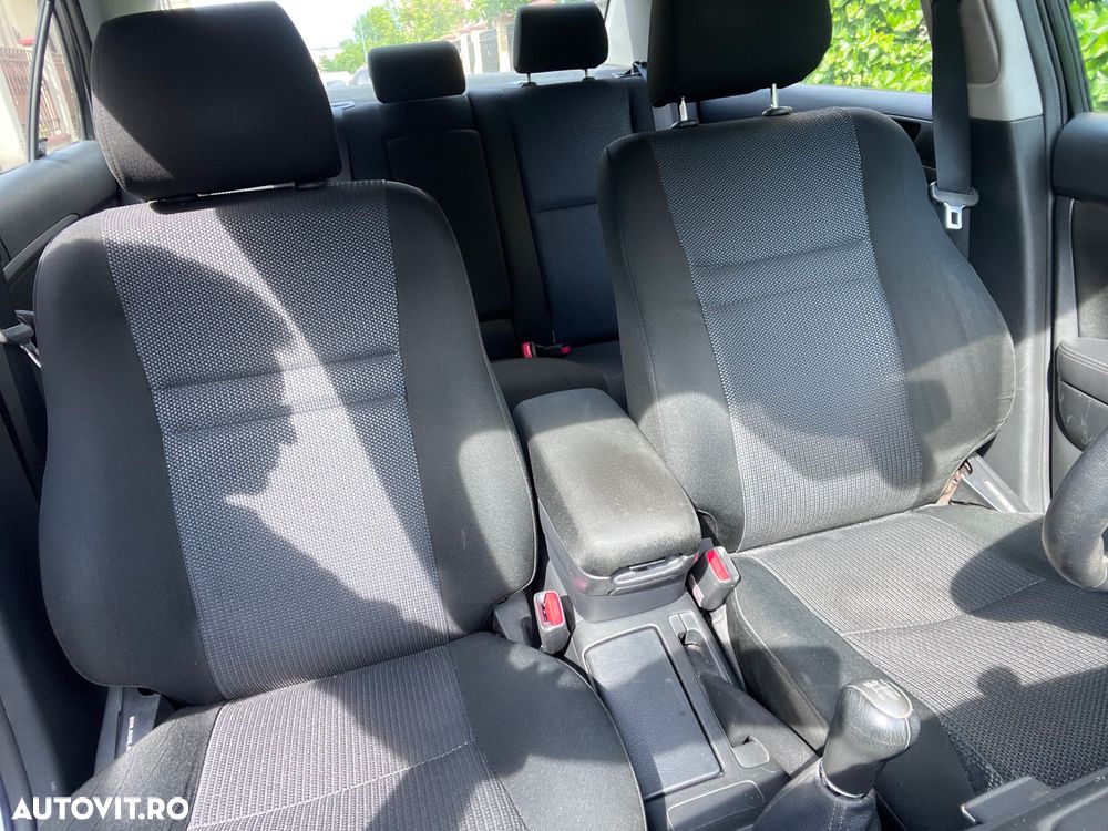 Toyota Avensis 1.8 Executiv - 8