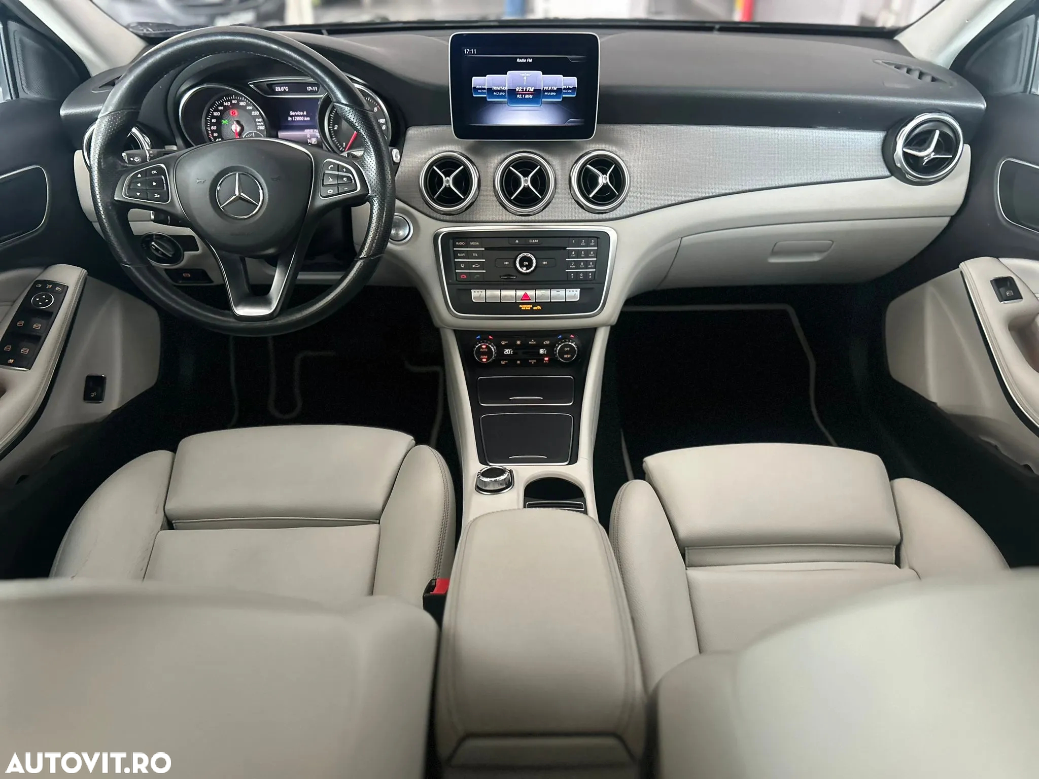 Mercedes-Benz GLA 200 d 7G-DCT Urban - 15