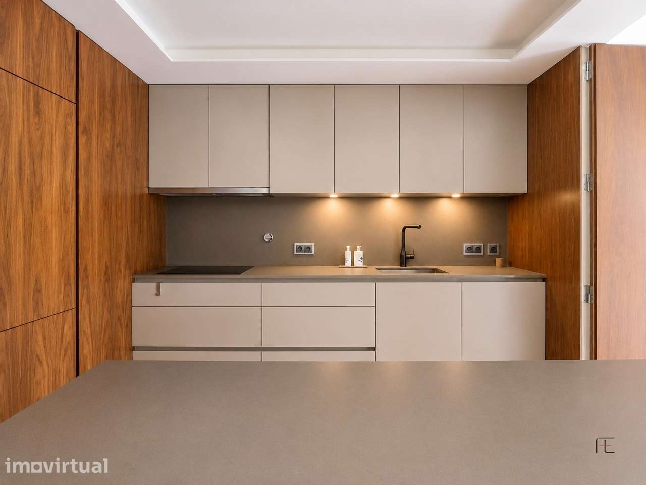 Apartamento em Condomínio Privado, Praia da Granja - Grande imagem: 4/26