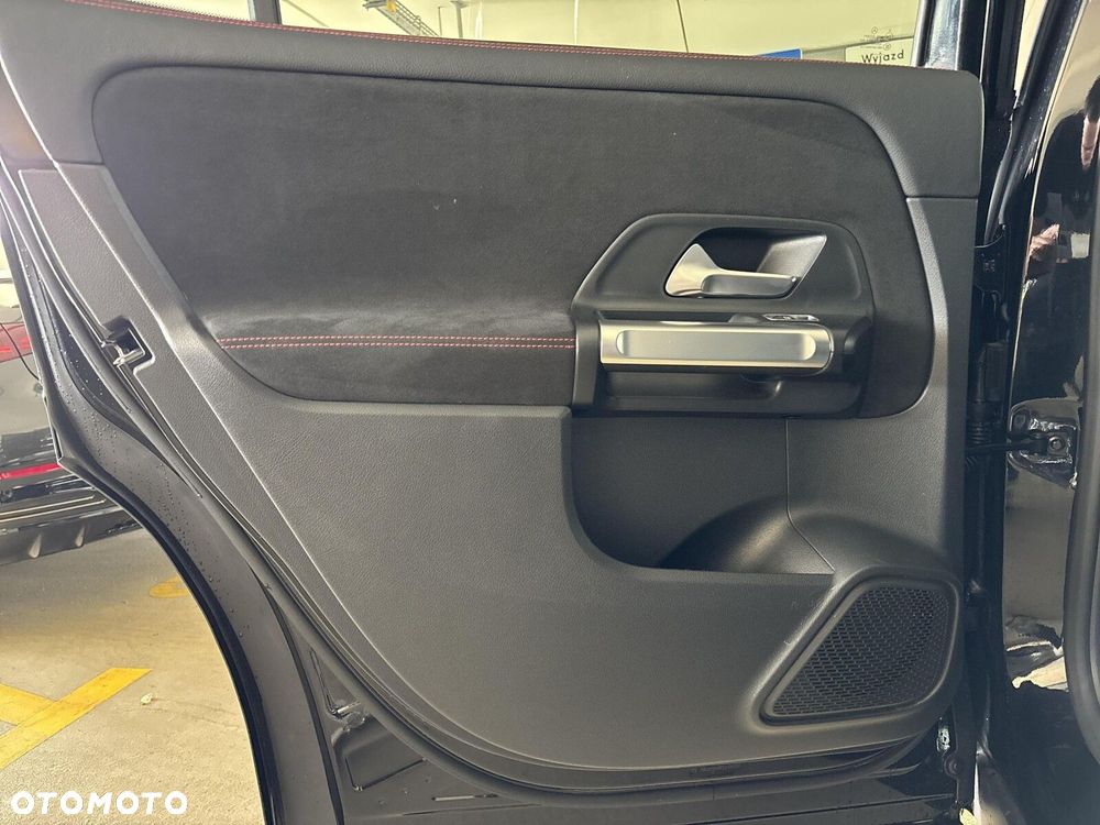 Mercedes-Benz GLB - 23