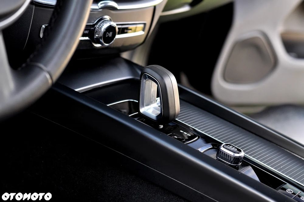 Volvo XC 60 T6 AWD Recharge Geartronic Inscription - 32