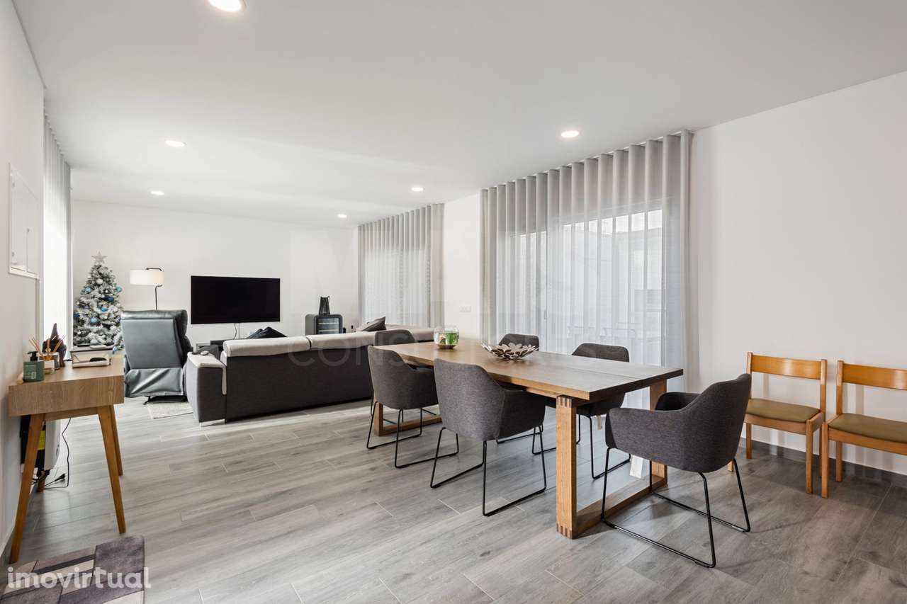 Moradia semi-nova T3 com piscina e vista mar - Grande imagem: 4/36