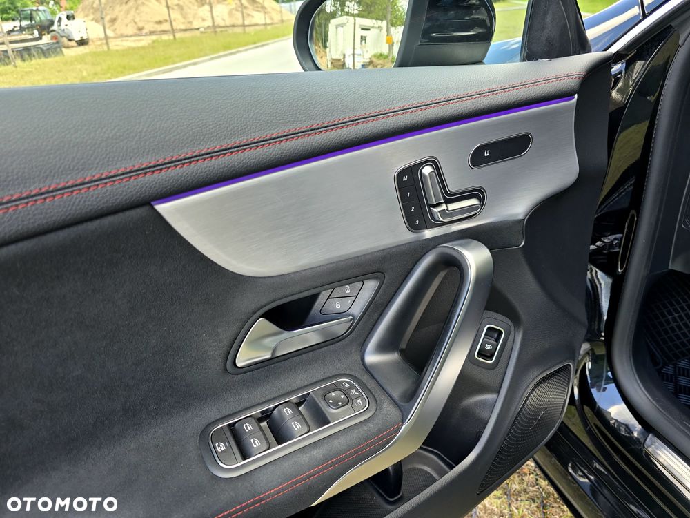 Mercedes-Benz CLA 220 AMG Line 7G-DCT - 20