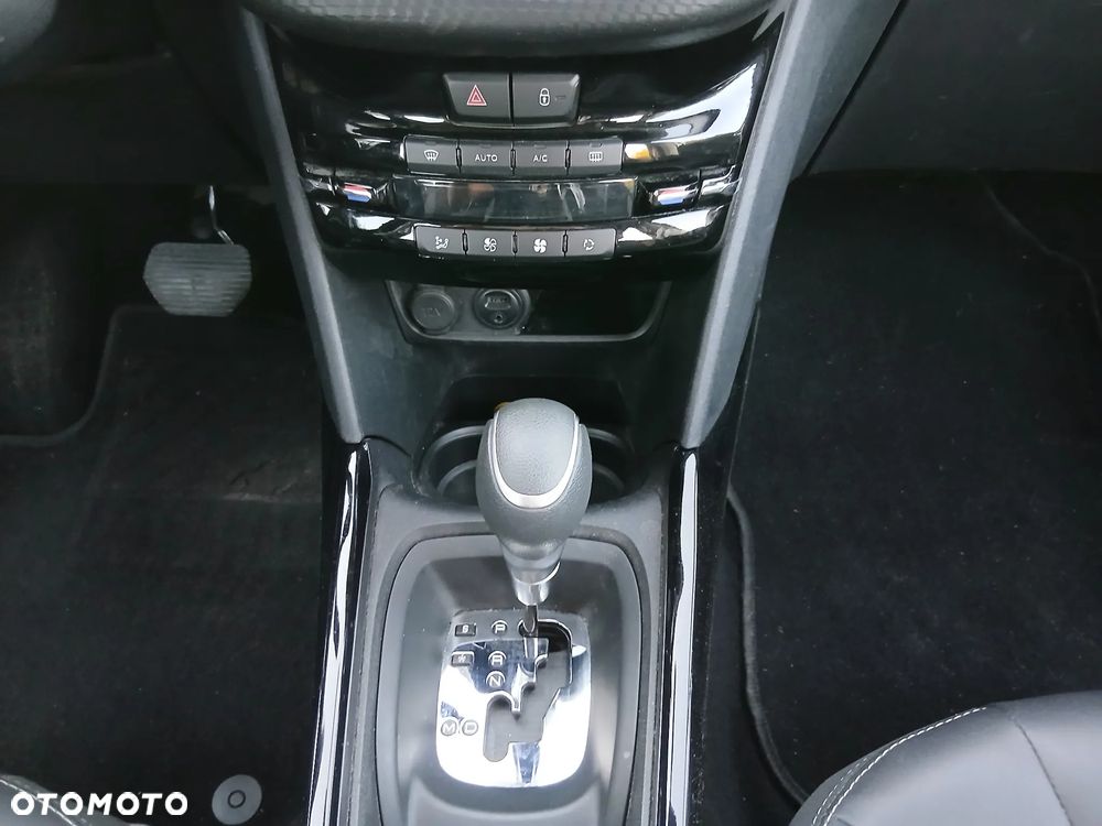 Peugeot 2008 - 12