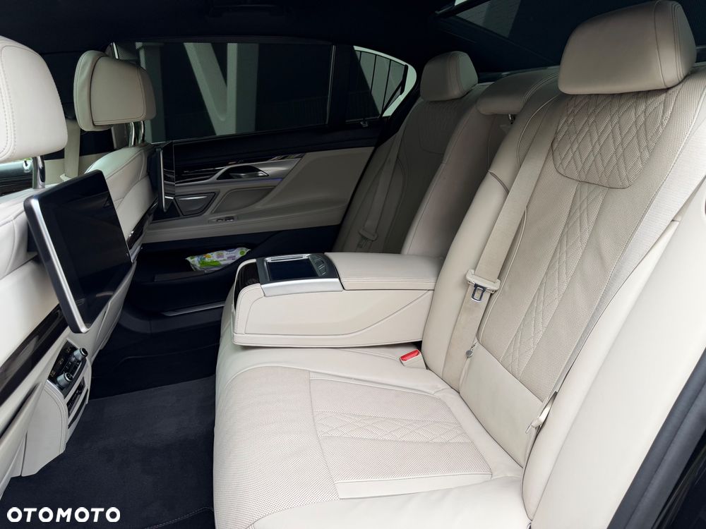 BMW Seria 7 740Le iPerformance - 13