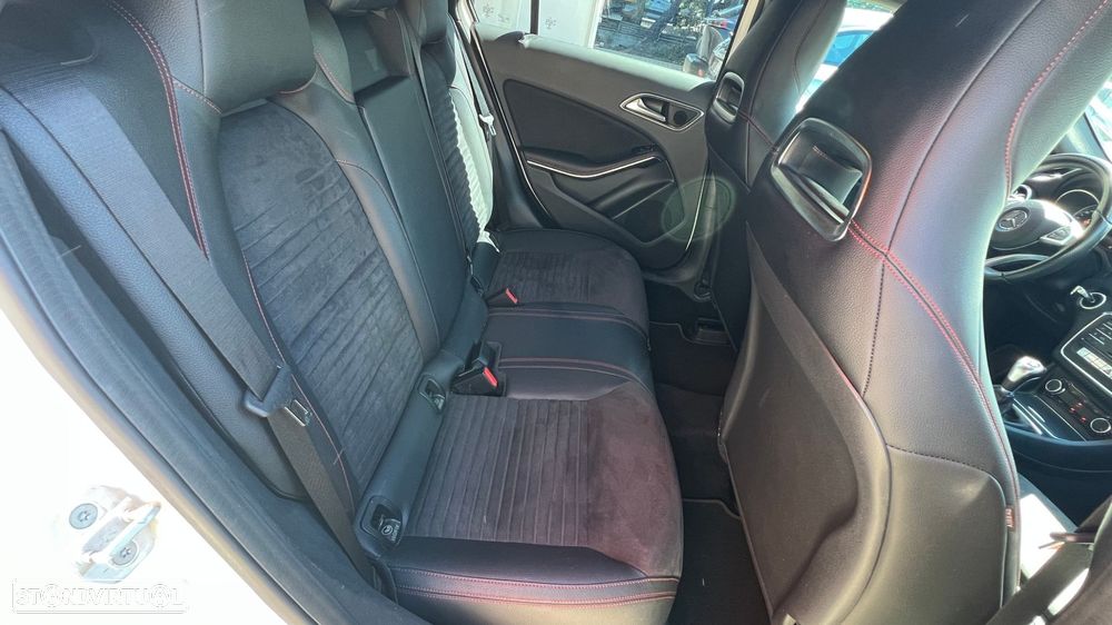 Mercedes-Benz A 180 d AMG Line - 19