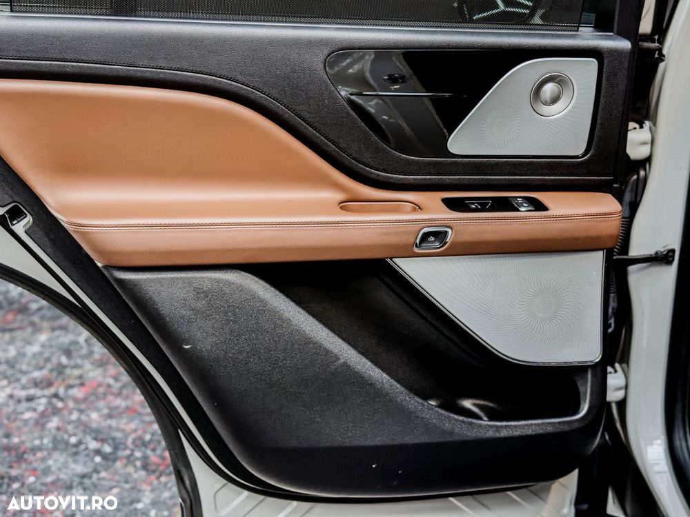 Lincoln Aviator - 28