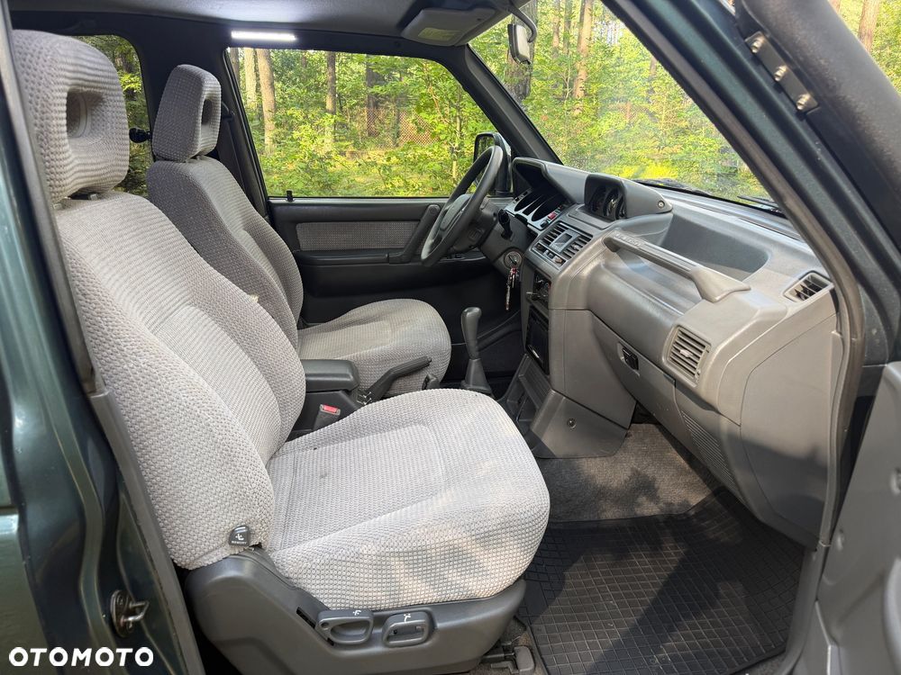 Mitsubishi Pajero - 26