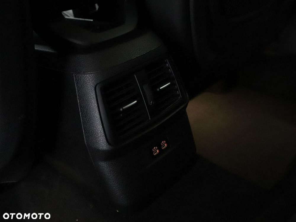 BMW Seria 2 218d M Sport - 37