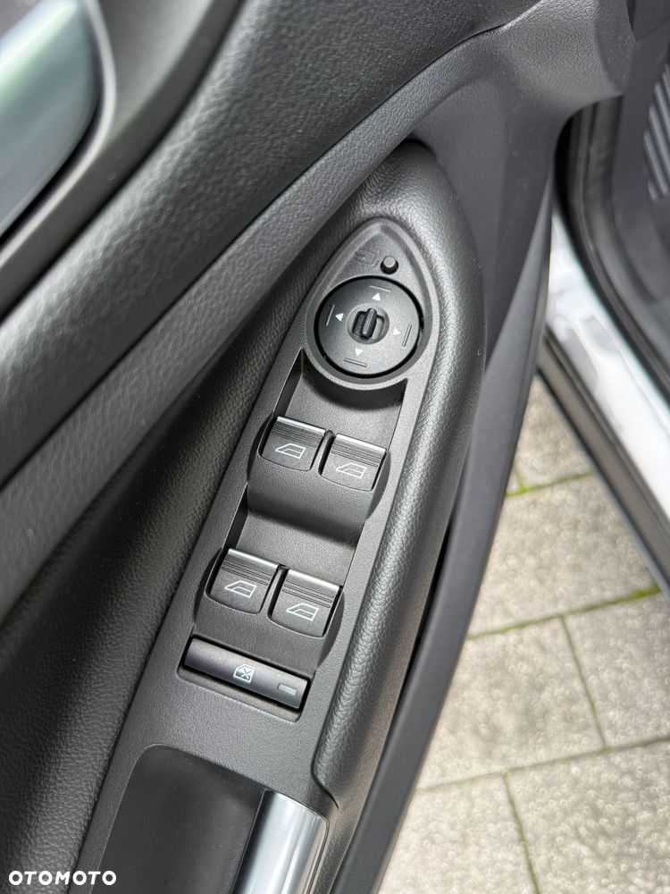 Ford Kuga - 11
