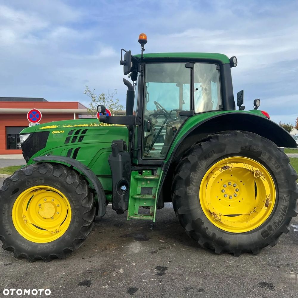 John Deere 6120M - 7