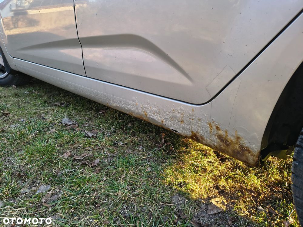 Kia Venga 1.4 L - 24