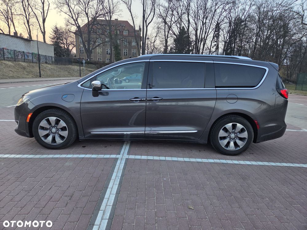 Chrysler Pacifica - 3