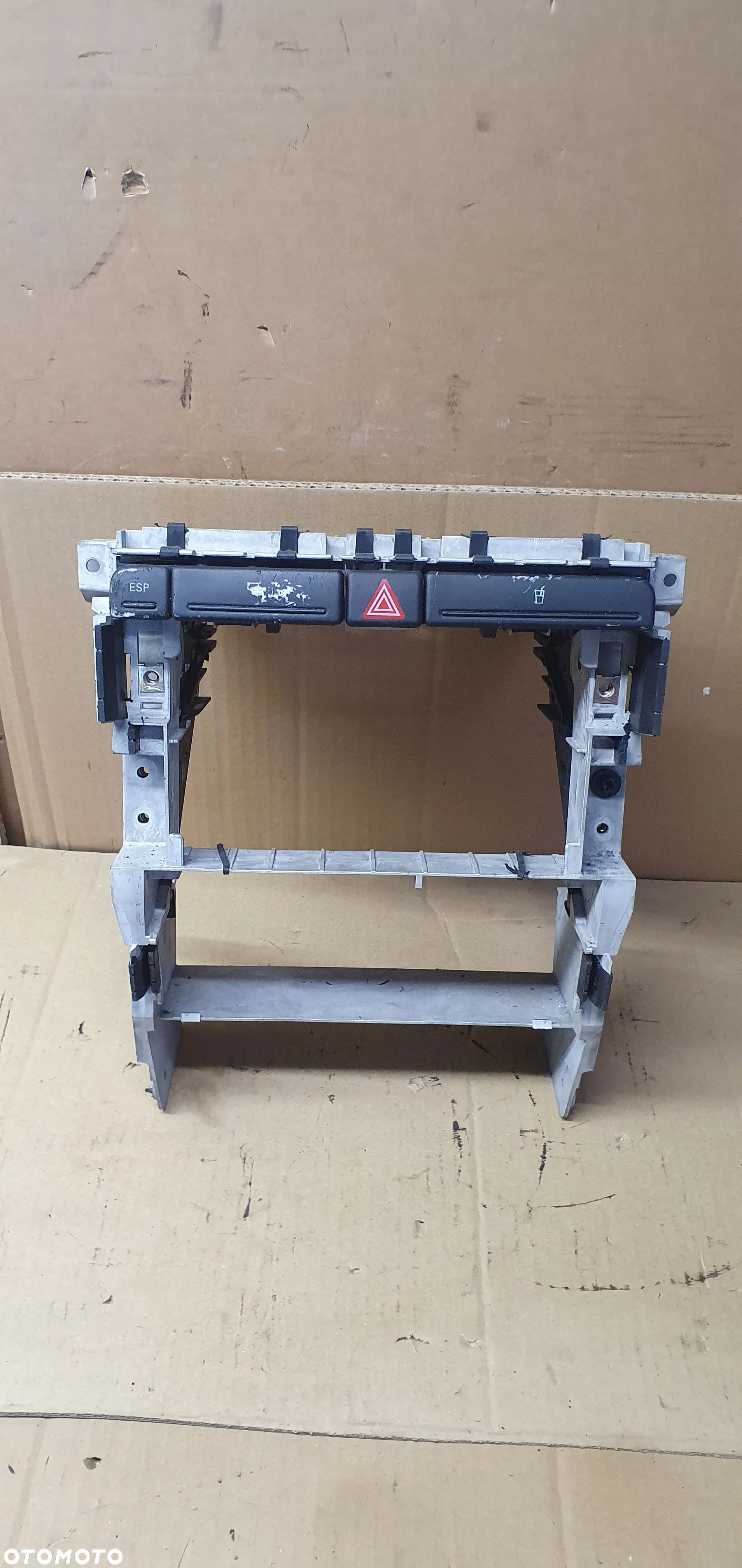 Ramka kosz konsoli radia 2 DIN Audi A4 B6 8E0858005C - 1