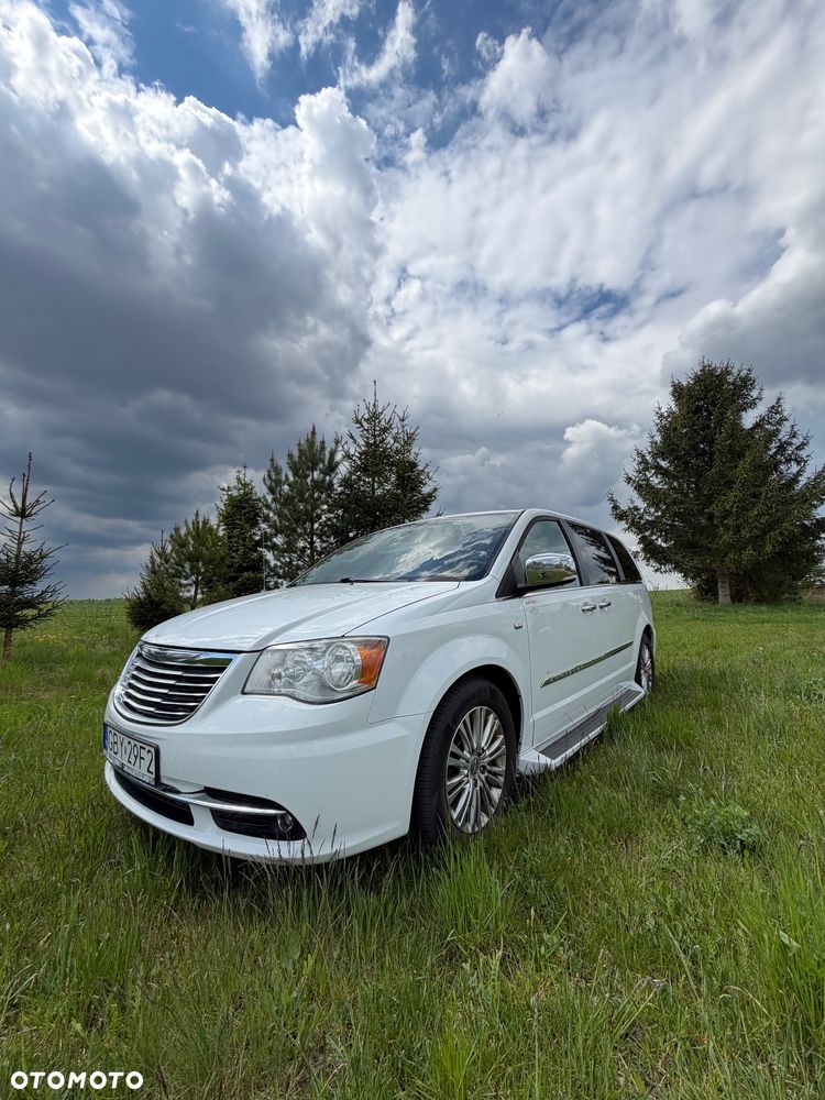 Chrysler Town & Country 3.6 Limited - 1