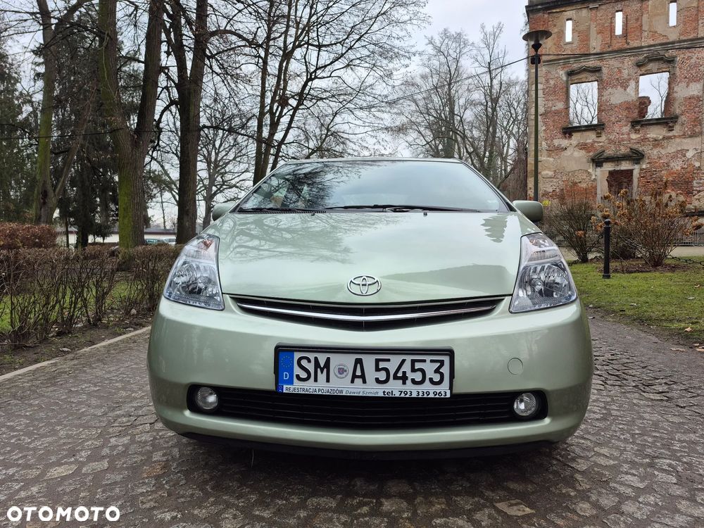Toyota Prius 1.5 VVT-i Sol - 2