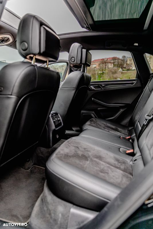 Porsche Macan - 24