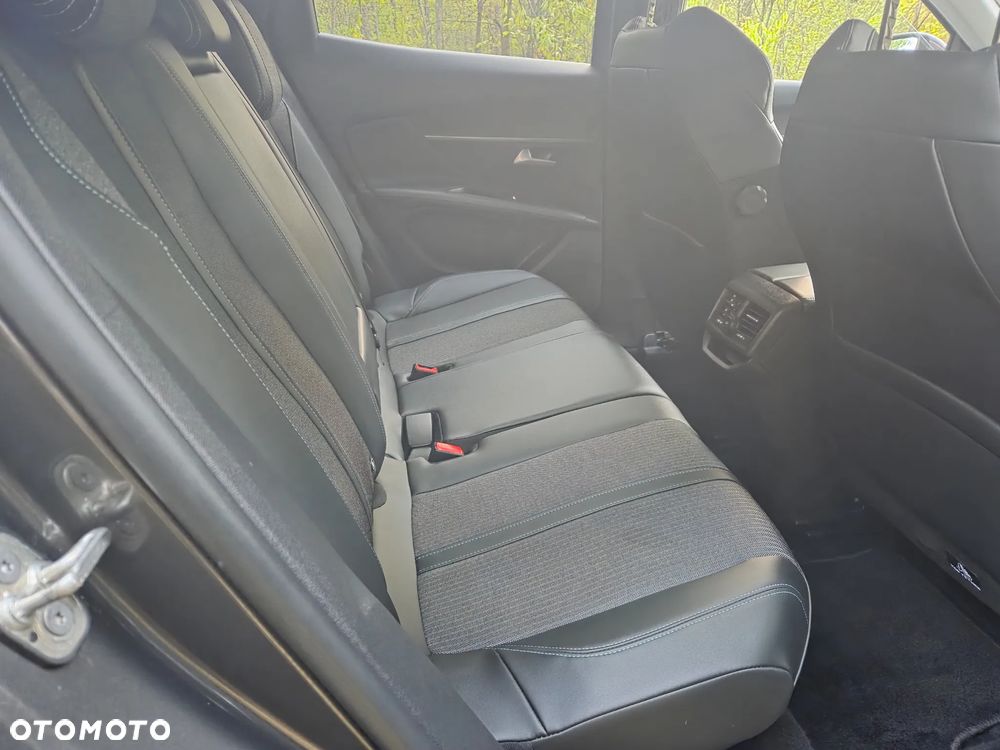 Peugeot 3008 1.5 BlueHDi Allure Pack S&S EAT8 - 17