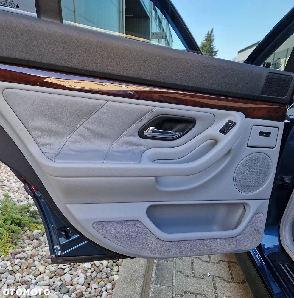 BMW Seria 7 740i V8 - 10