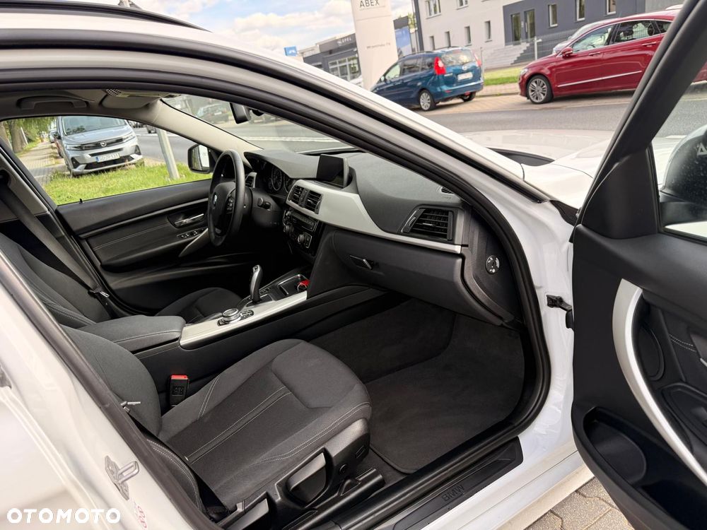 BMW Seria 3 318d Sport Line - 13
