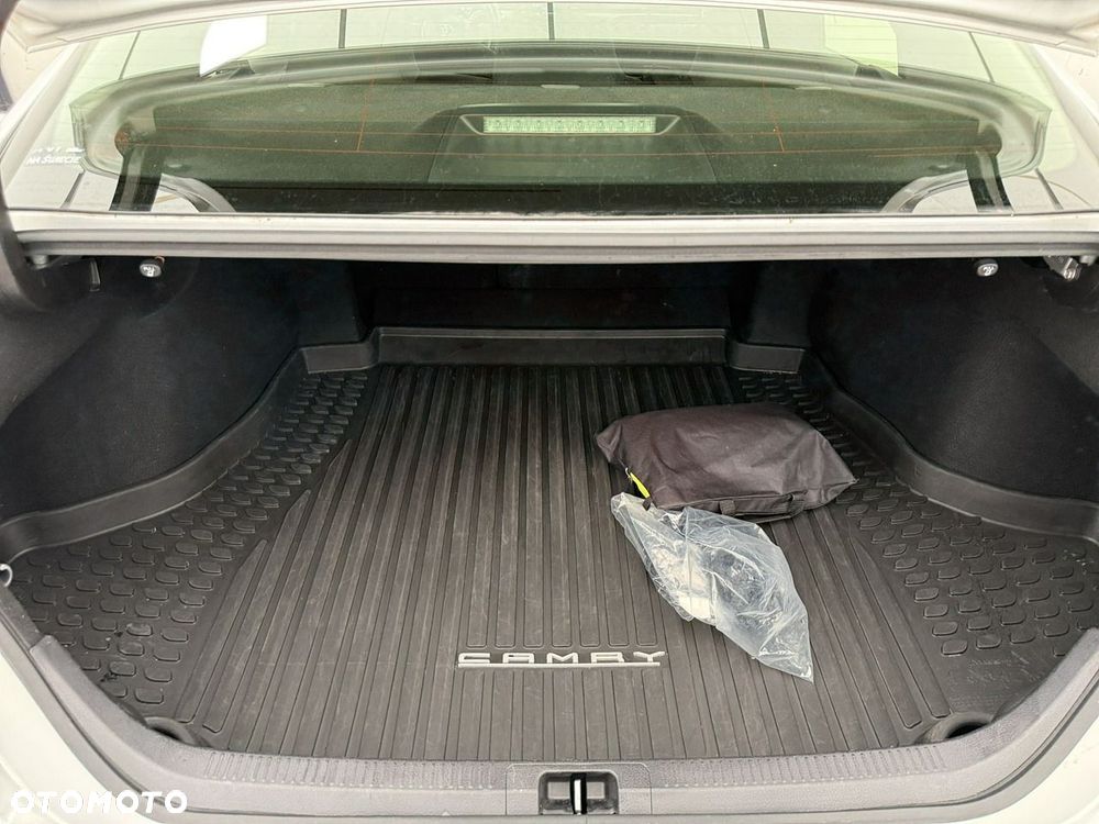 Toyota Camry - 12