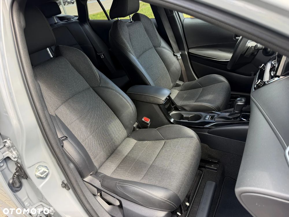 Toyota Corolla 2.0 Hybrid Executive - 16