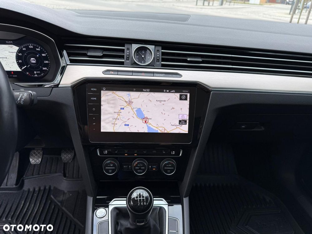 Volkswagen Passat - 19