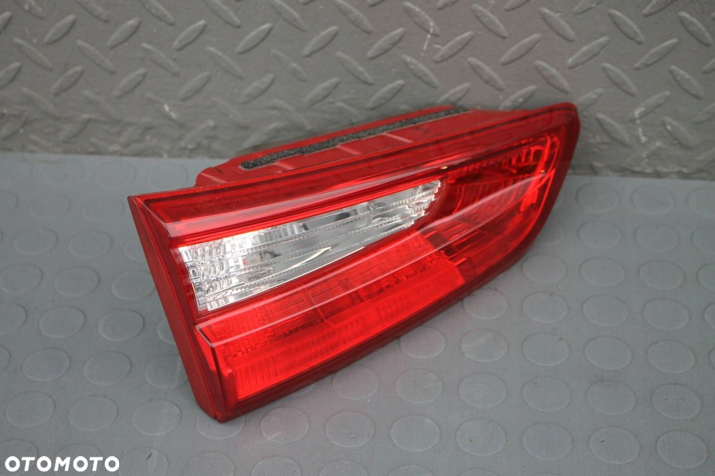 LAMPA W KLAPE LEWY TYŁ LEWA TYLNA KIA OPTIMA IV KOMBI 15-20 - 2