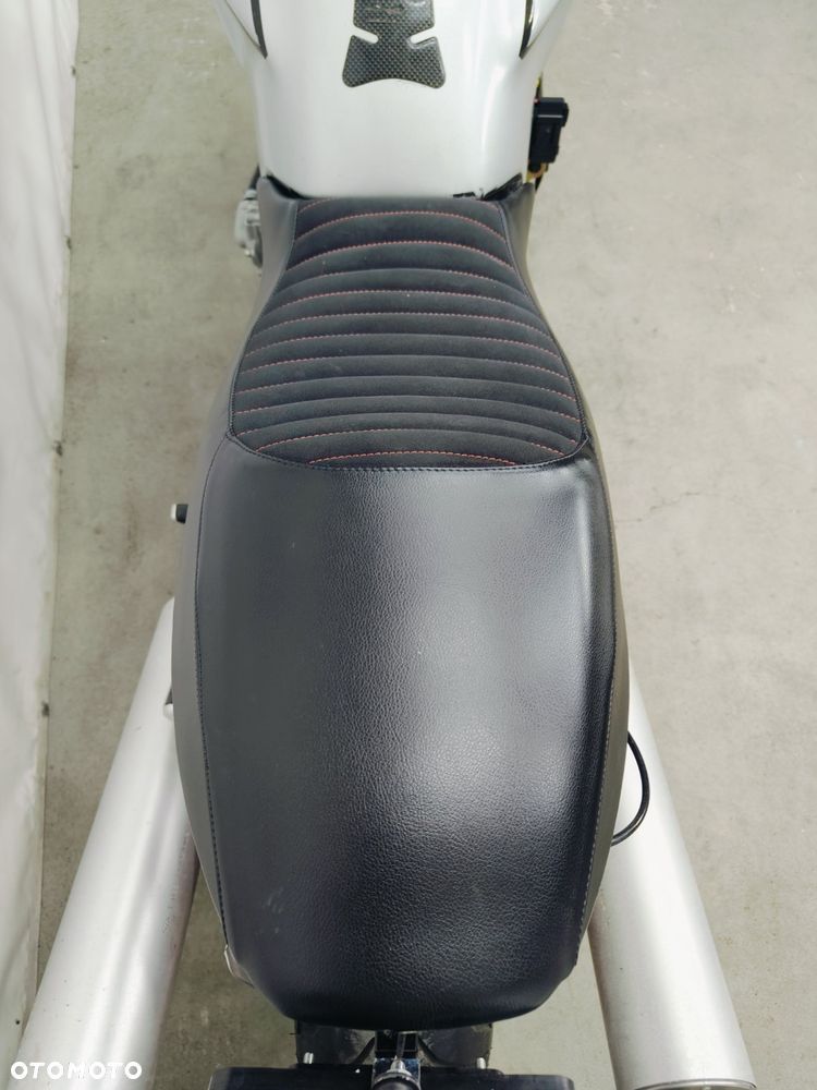 Ducati Monster - 10