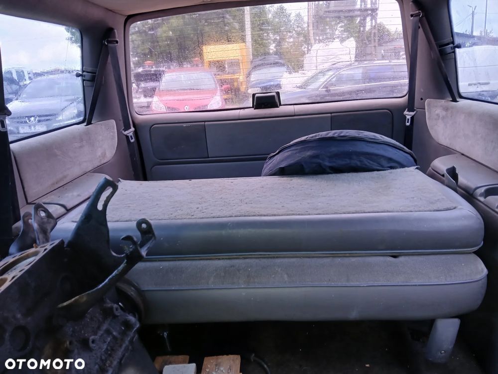 Chrysler Voyager II fotel fotele kanapa deska kokpit podsufitka boczek boczki klamka podłokietnik - 6