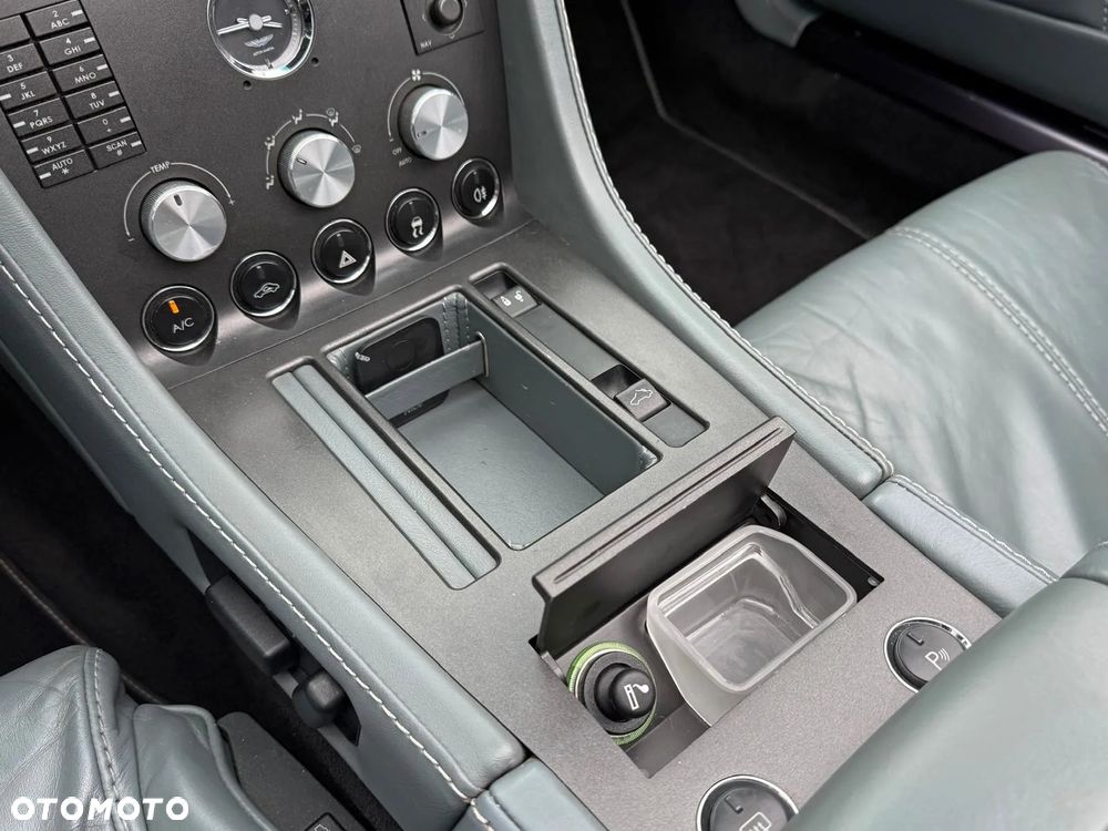 Aston Martin V8 Vantage - 25