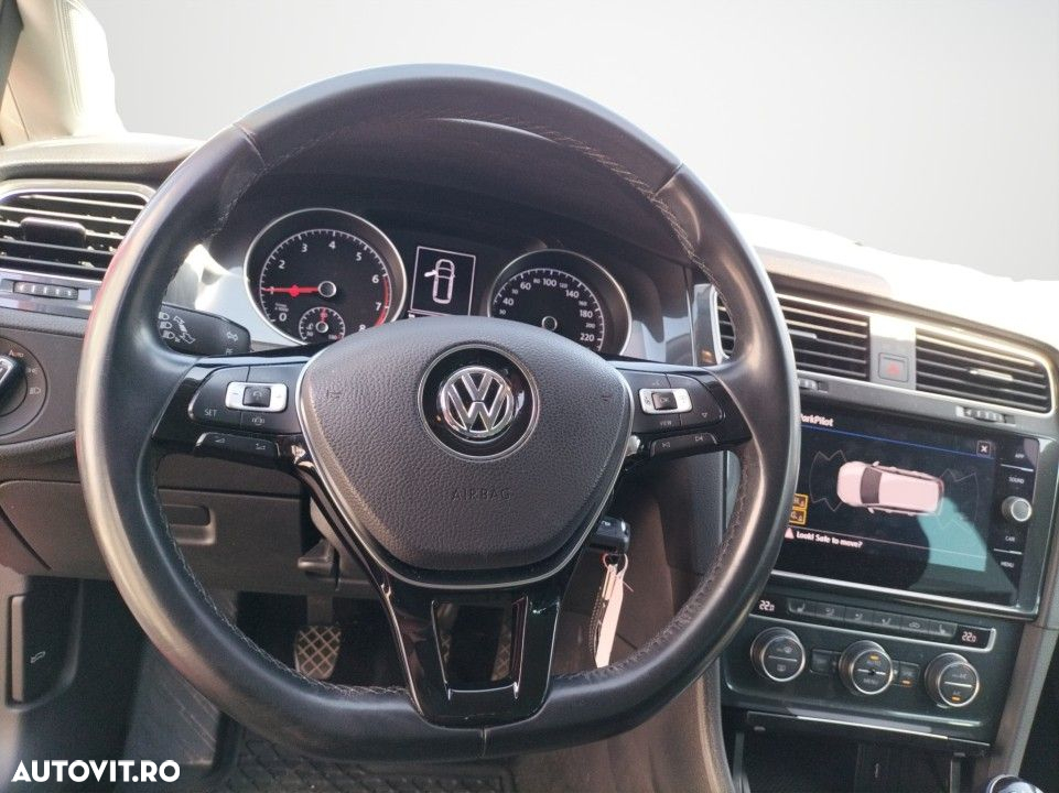 Volkswagen Golf - 11