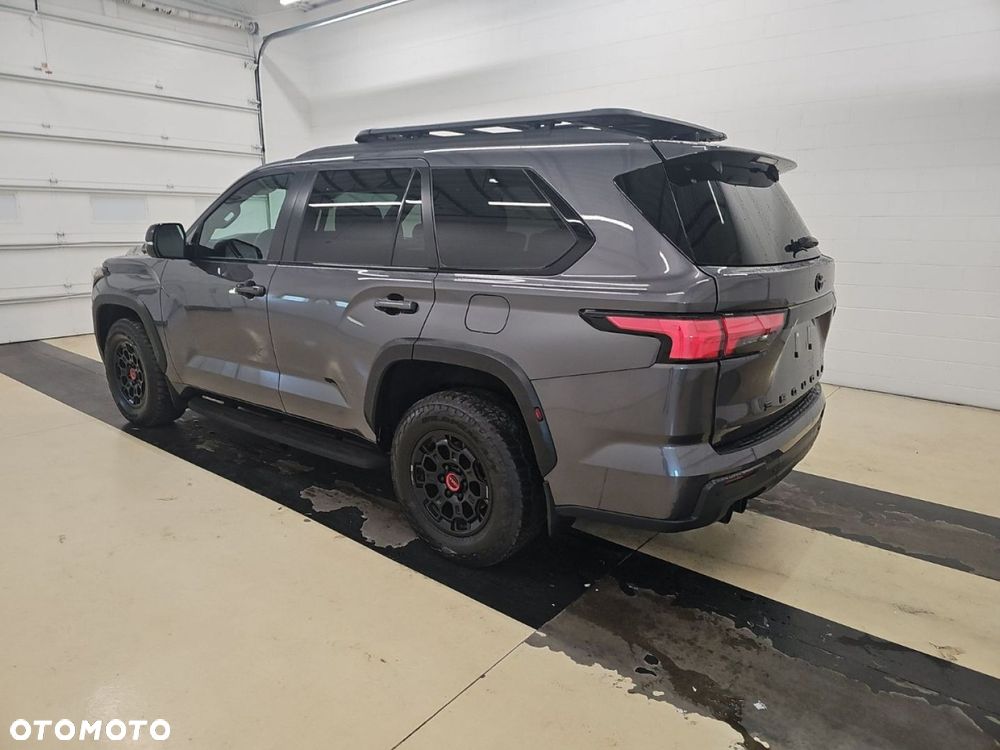Toyota Sequoia - 2