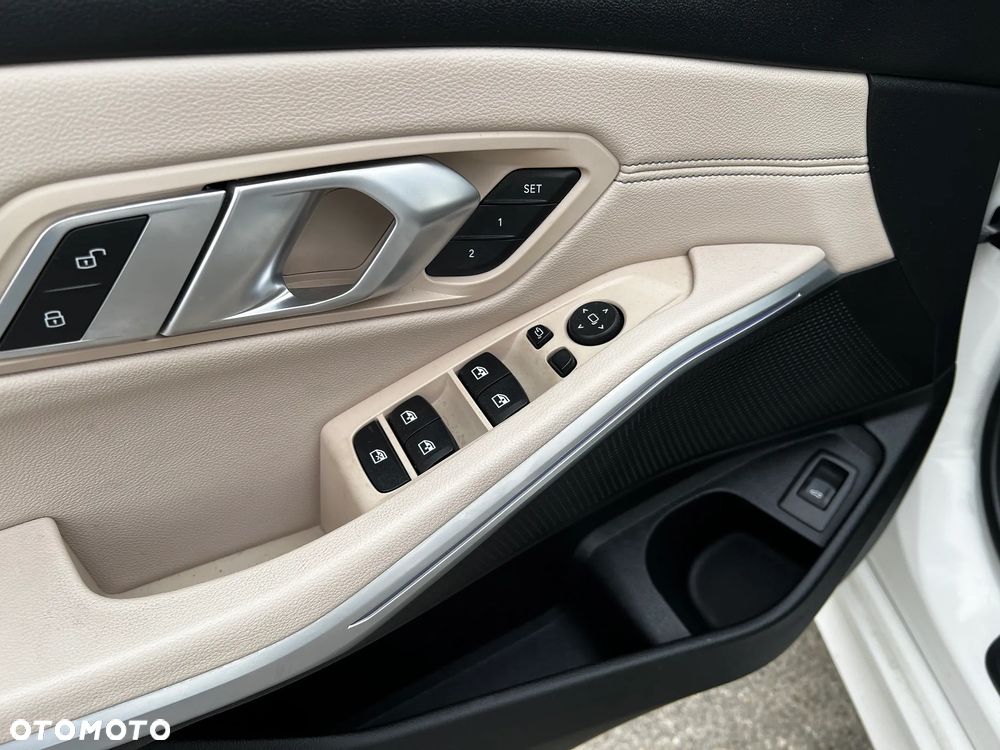 BMW Seria 3 320d xDrive Sport Line Shadow sport - 34