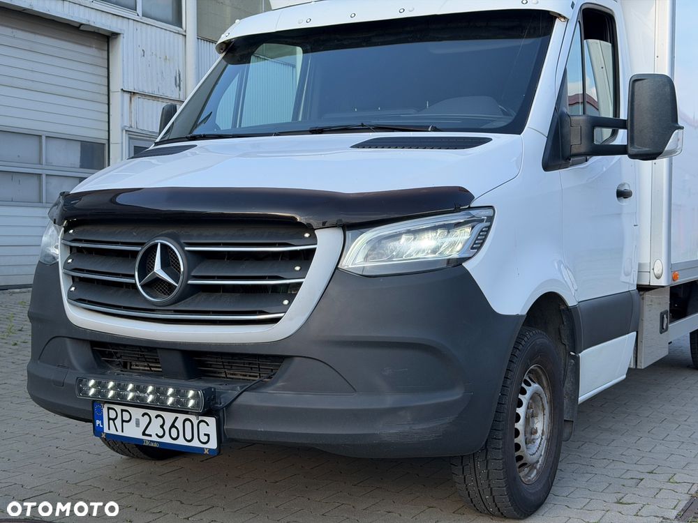 Mercedes-Benz SPRINTER 907 - 2