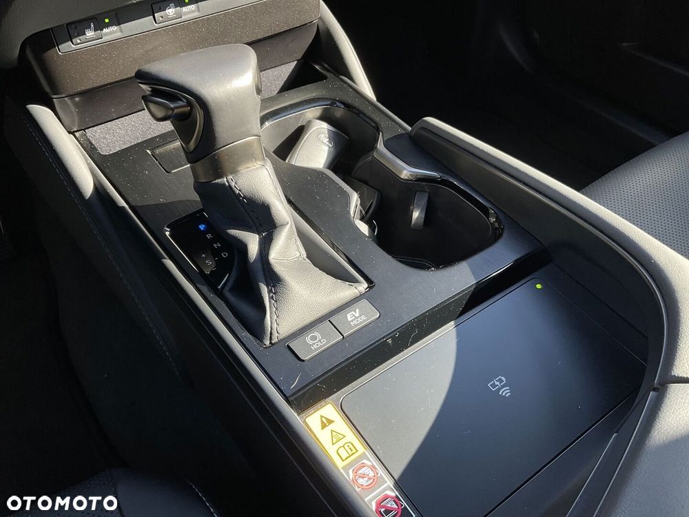 Lexus ES 300h Business Edition - 27