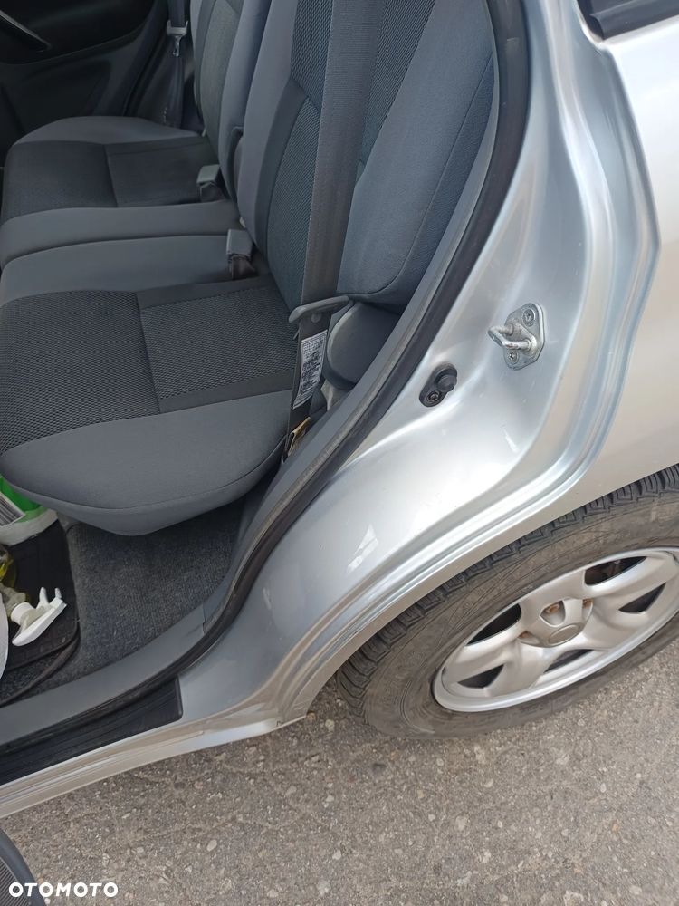 Toyota RAV4 2.0 VVT-i 4x4 - 7